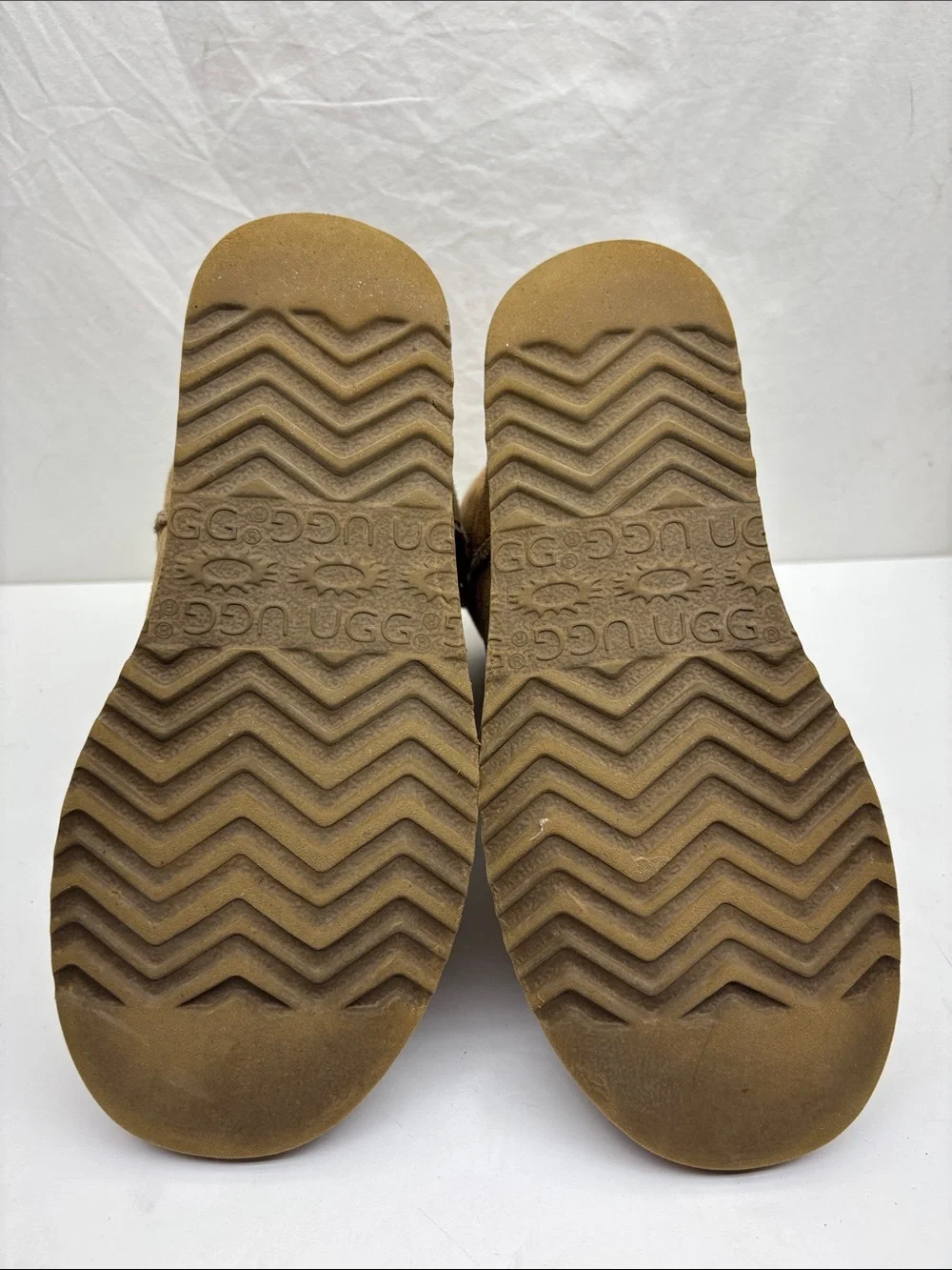 UGG Classic Short Boots, SZ 6 women’s, box 51
